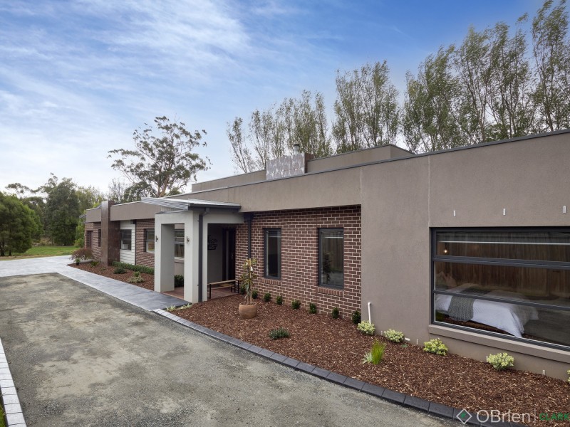 61 Jackson Drive, Drouin VIC 3818