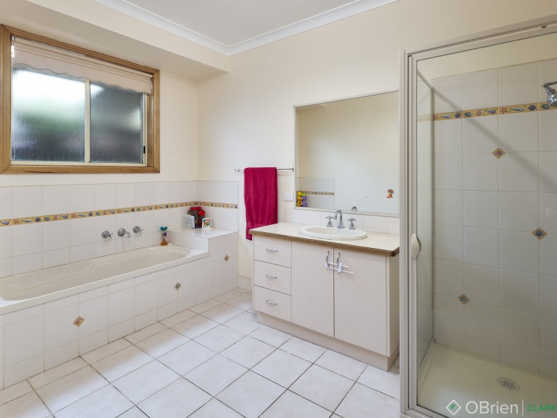 20 Outlook Drive, Drouin VIC 3818