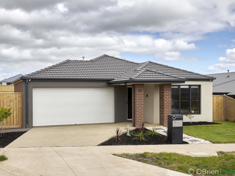 28 King Parrot Boulevard, Drouin VIC 3818