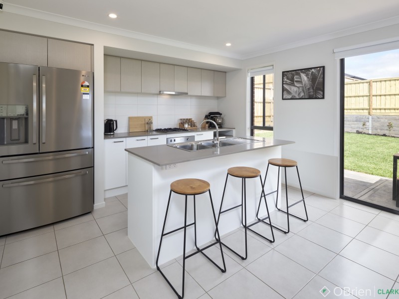 28 King Parrot Boulevard, Drouin VIC 3818