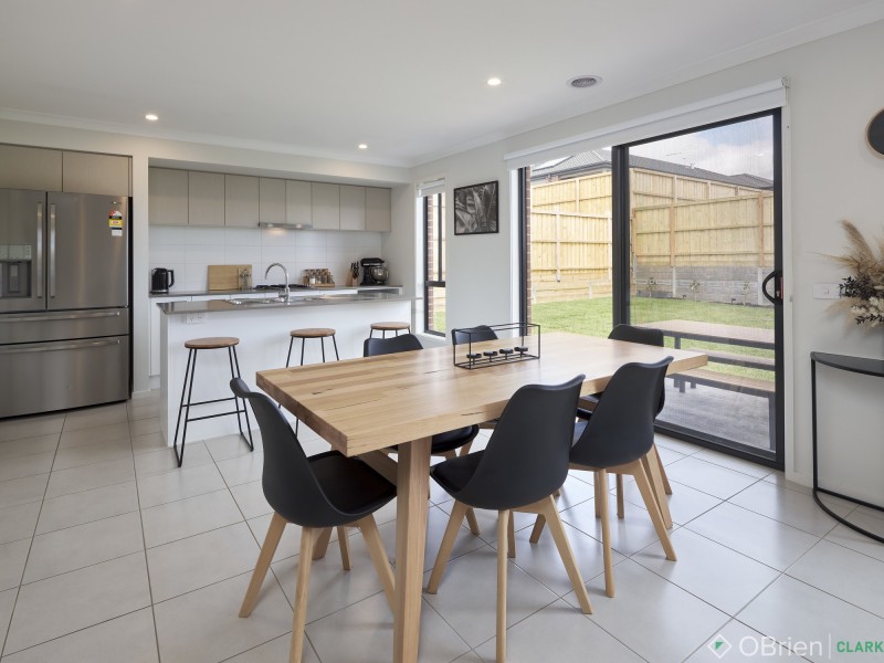 28 King Parrot Boulevard, Drouin VIC 3818