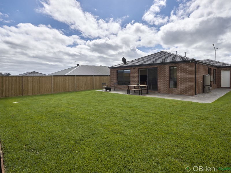 28 King Parrot Boulevard, Drouin VIC 3818