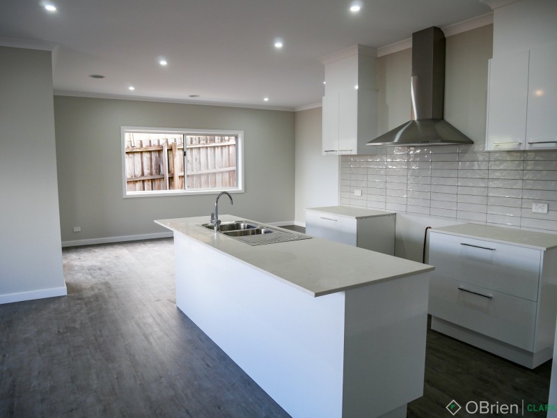 10 Kirkstall Close, Garfield VIC 3814