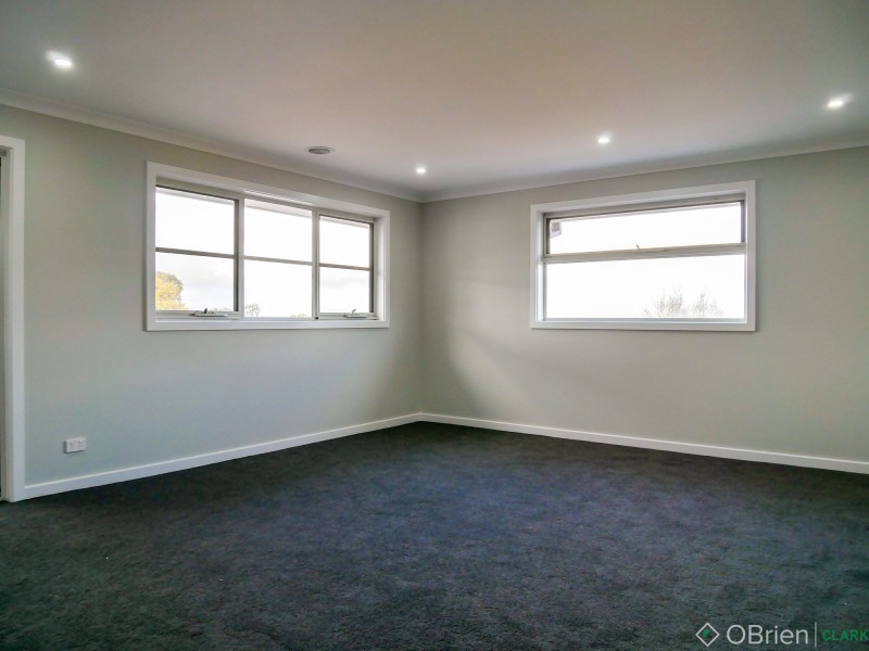 10 Kirkstall Close, Garfield VIC 3814