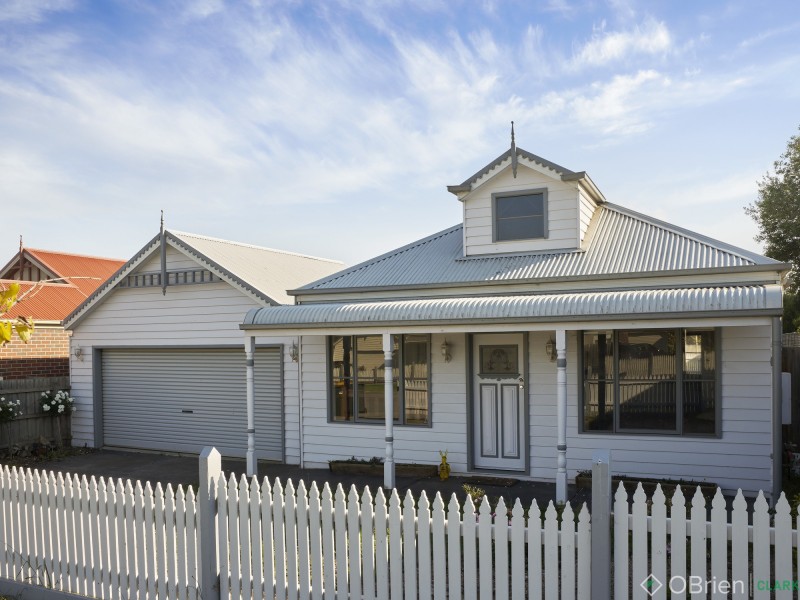 84 Cook Street, Drouin VIC 3818