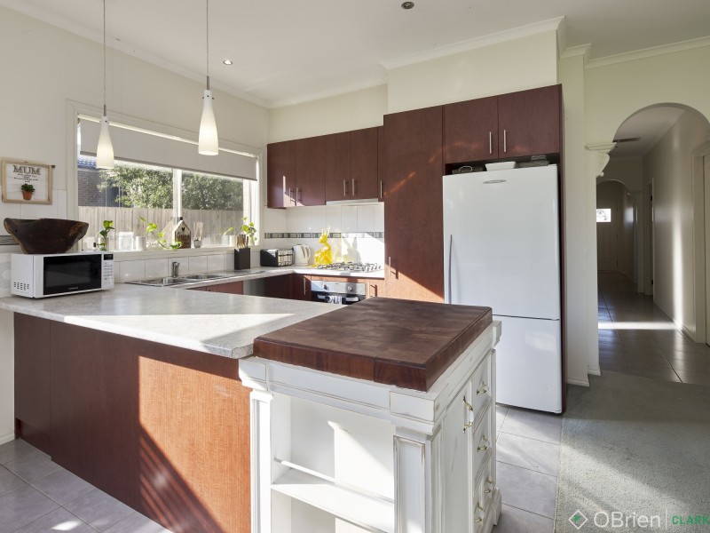84 Cook Street, Drouin VIC 3818