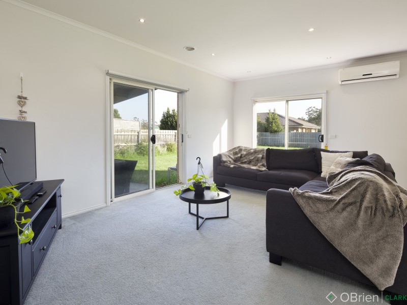 84 Cook Street, Drouin VIC 3818