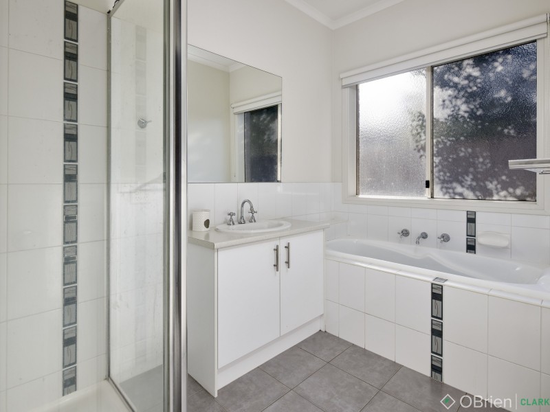 84 Cook Street, Drouin VIC 3818