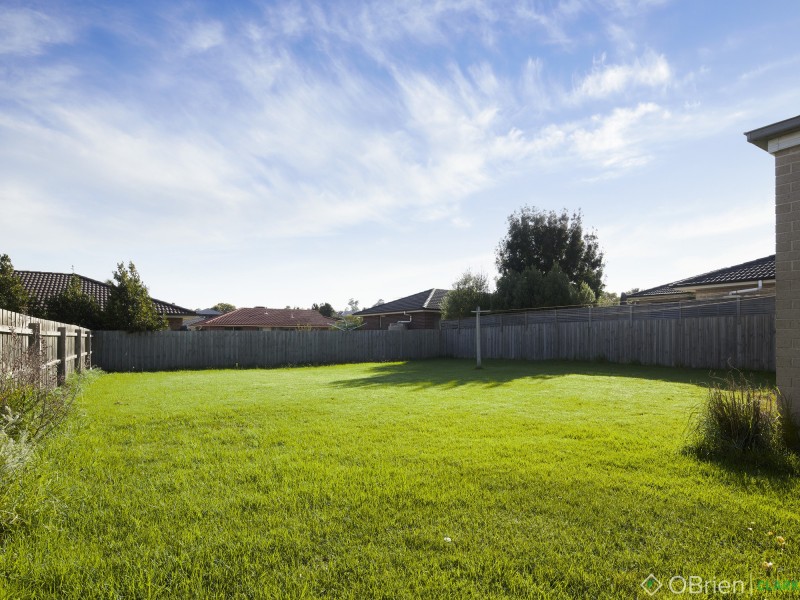 84 Cook Street, Drouin VIC 3818