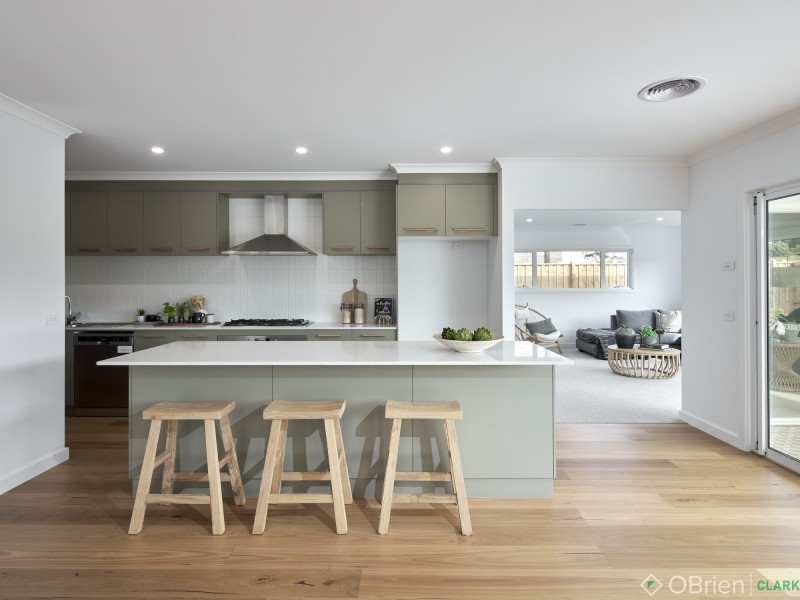 13 King Parrot Boulevard, Drouin VIC 3818