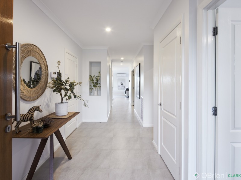 9 Finch Court, Drouin VIC 3818