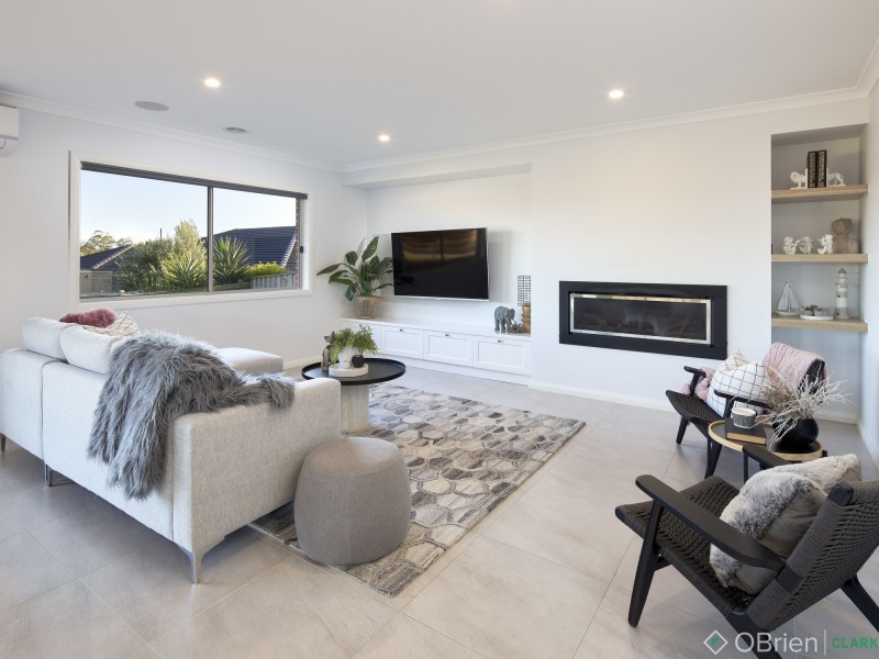 9 Finch Court, Drouin VIC 3818