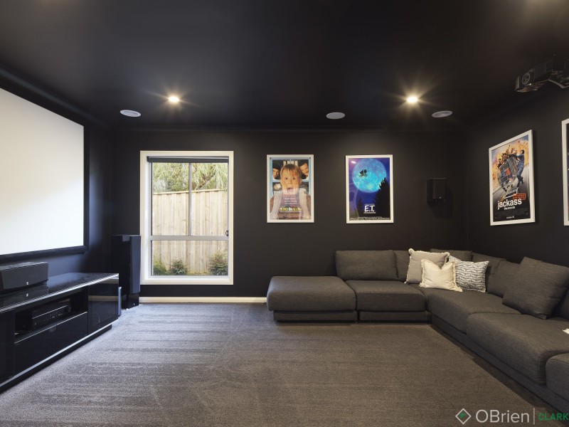 9 Finch Court, Drouin VIC 3818