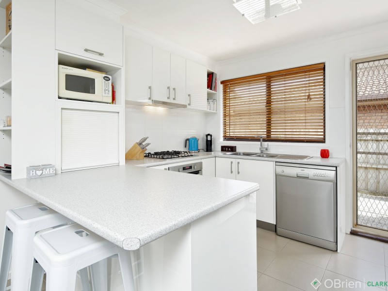 1/16 Cambridge Drive, Warragul VIC 3820