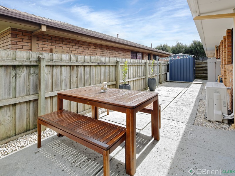 1/16 Cambridge Drive, Warragul VIC 3820