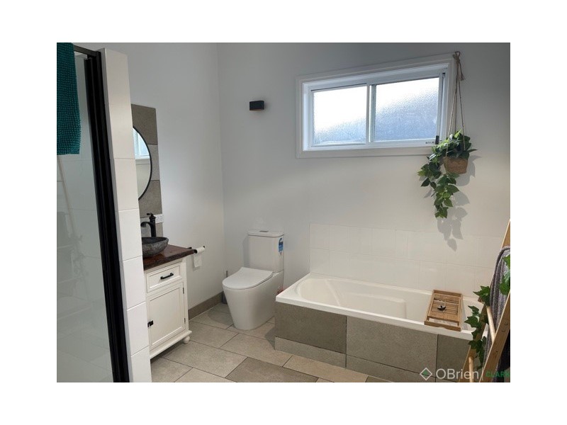 28 Railway Avenue, Bunyip VIC 3815