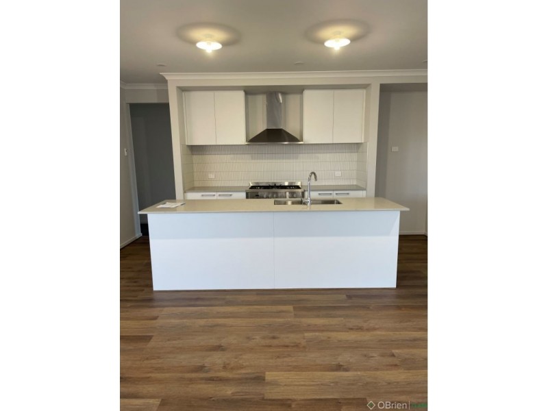 24 Paramount Drive, Warragul VIC 3820