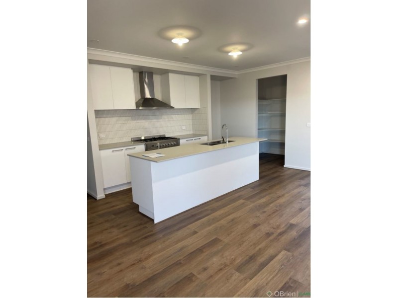 24 Paramount Drive, Warragul VIC 3820