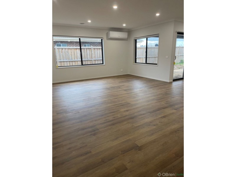 24 Paramount Drive, Warragul VIC 3820