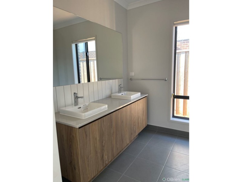 24 Paramount Drive, Warragul VIC 3820