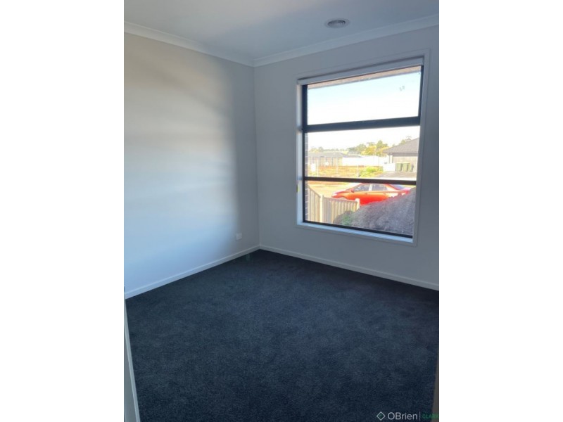 24 Paramount Drive, Warragul VIC 3820