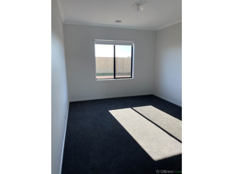 24 Paramount Drive, Warragul VIC 3820