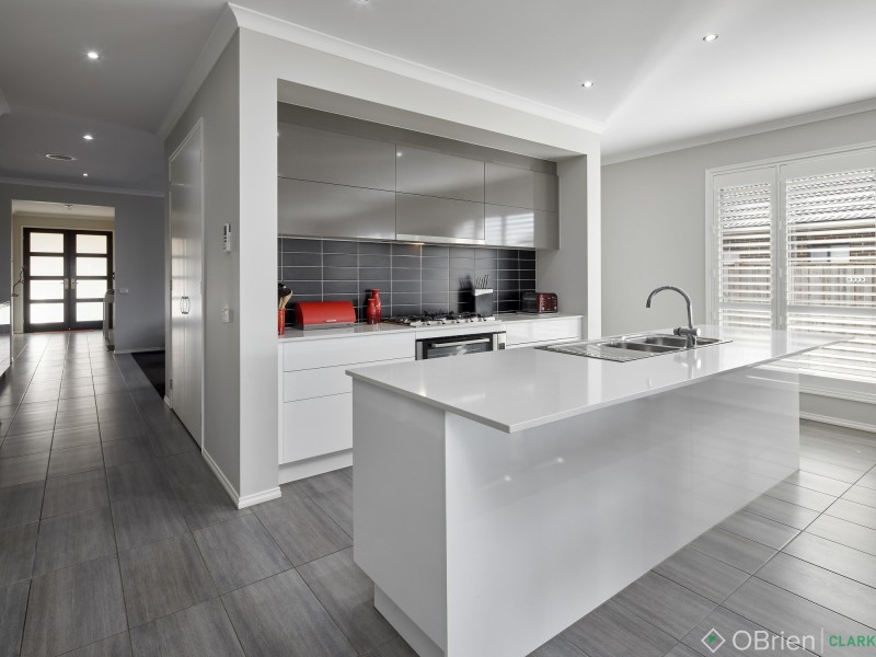 14 Ashdown Drive, Warragul VIC 3820