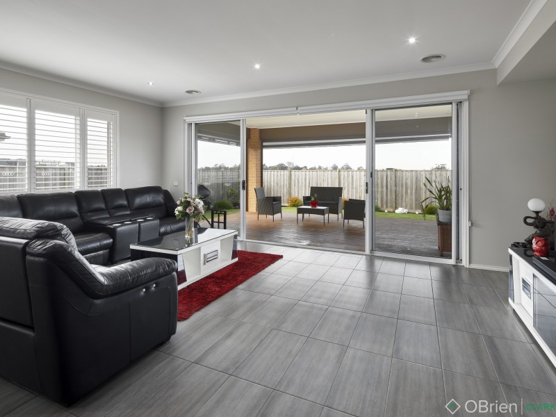 14 Ashdown Drive, Warragul VIC 3820