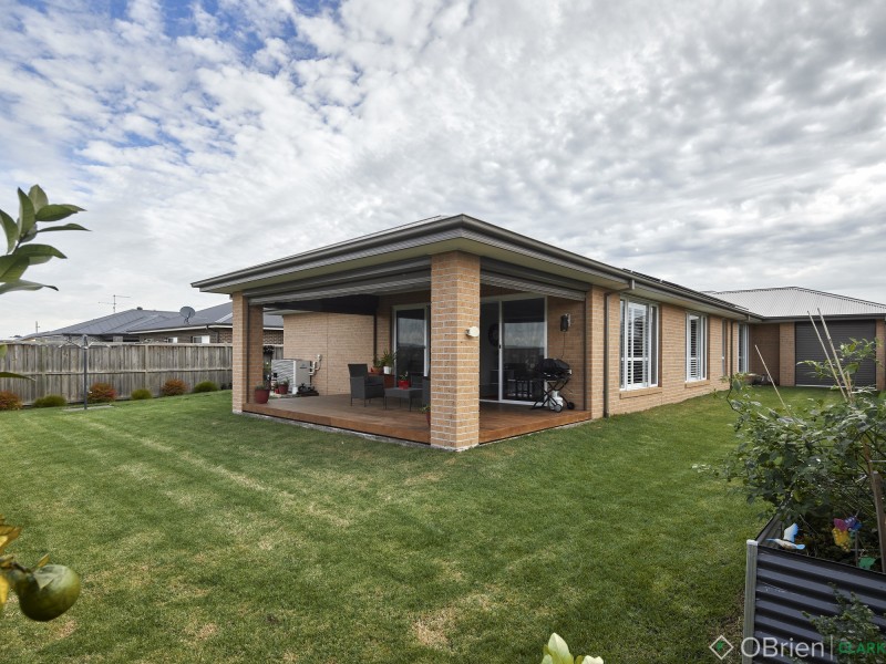 14 Ashdown Drive, Warragul VIC 3820