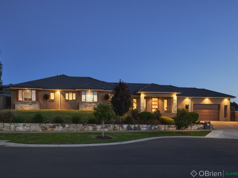 4 Finch Court, Drouin VIC 3818