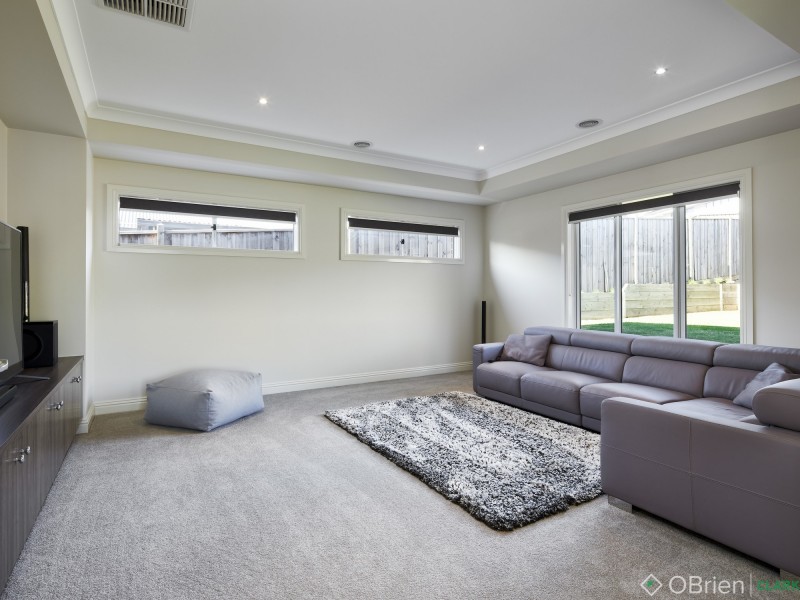 4 Finch Court, Drouin VIC 3818