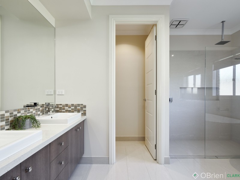 4 Finch Court, Drouin VIC 3818