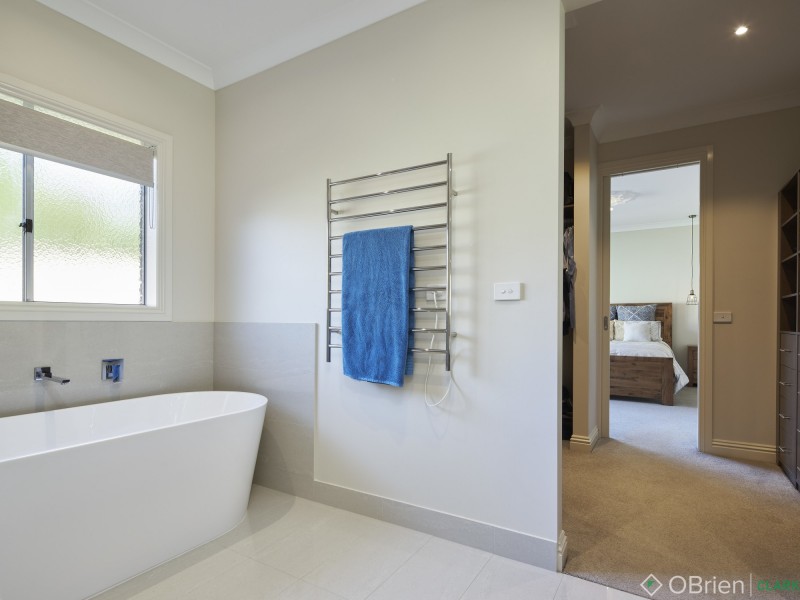 4 Finch Court, Drouin VIC 3818