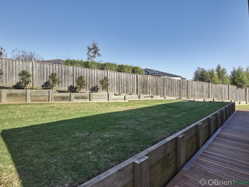 4 Finch Court, Drouin VIC 3818