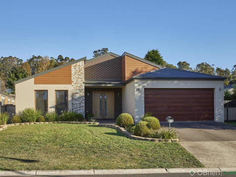 2 Lakeside Court, Drouin VIC 3818