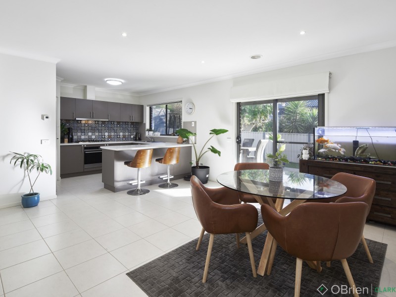 2 Lakeside Court, Drouin VIC 3818