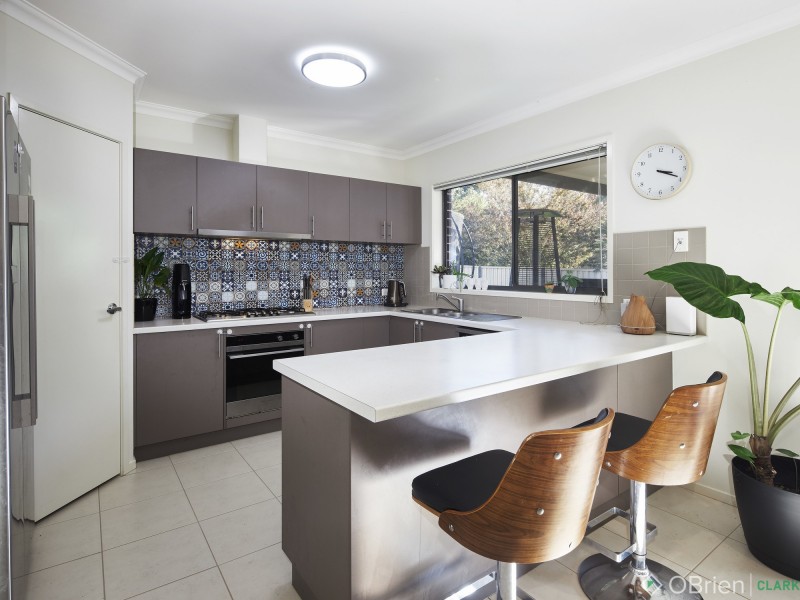 2 Lakeside Court, Drouin VIC 3818