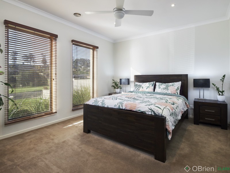 2 Lakeside Court, Drouin VIC 3818