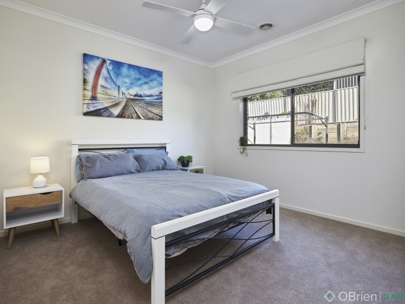 2 Lakeside Court, Drouin VIC 3818