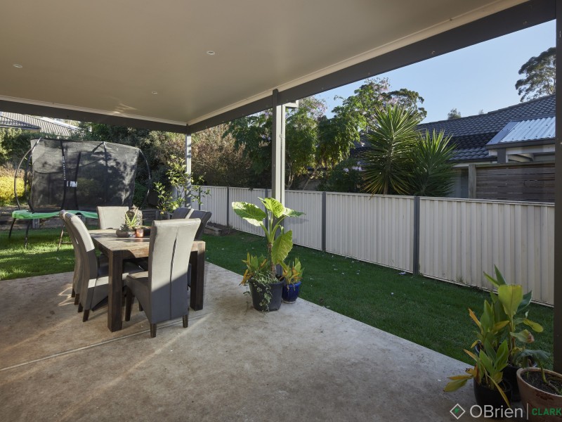 2 Lakeside Court, Drouin VIC 3818