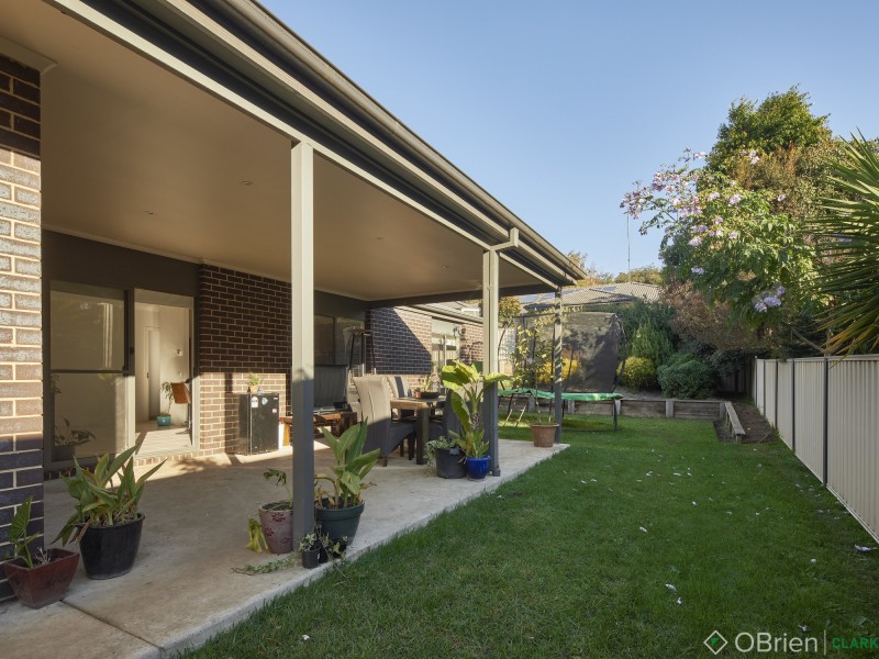 2 Lakeside Court, Drouin VIC 3818