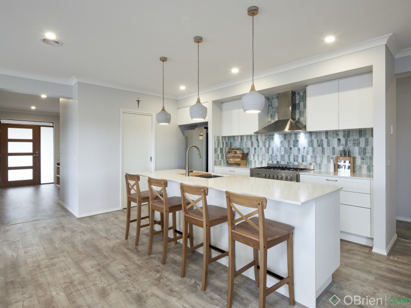 25 Jackson Drive, Drouin VIC 3818