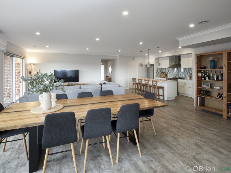 25 Jackson Drive, Drouin VIC 3818