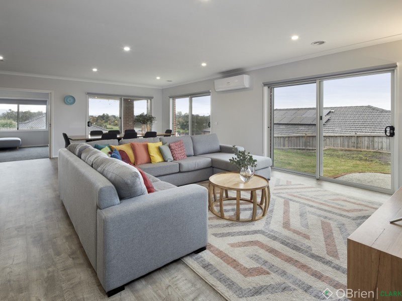 25 Jackson Drive, Drouin VIC 3818