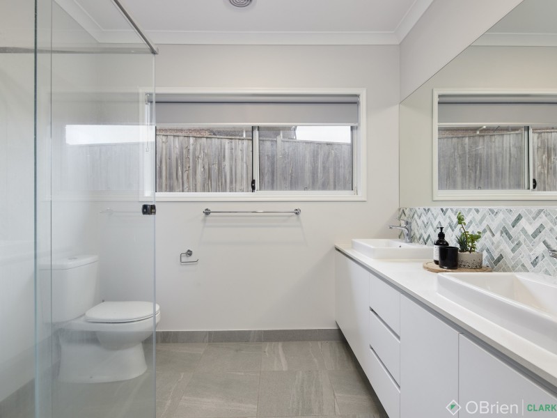 25 Jackson Drive, Drouin VIC 3818