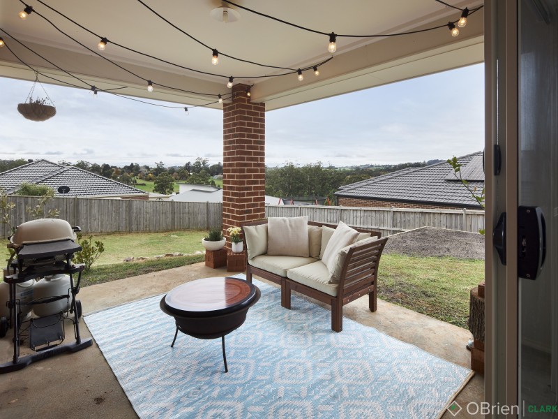 25 Jackson Drive, Drouin VIC 3818