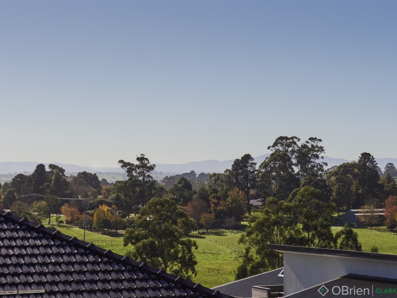 25 Jackson Drive, Drouin VIC 3818