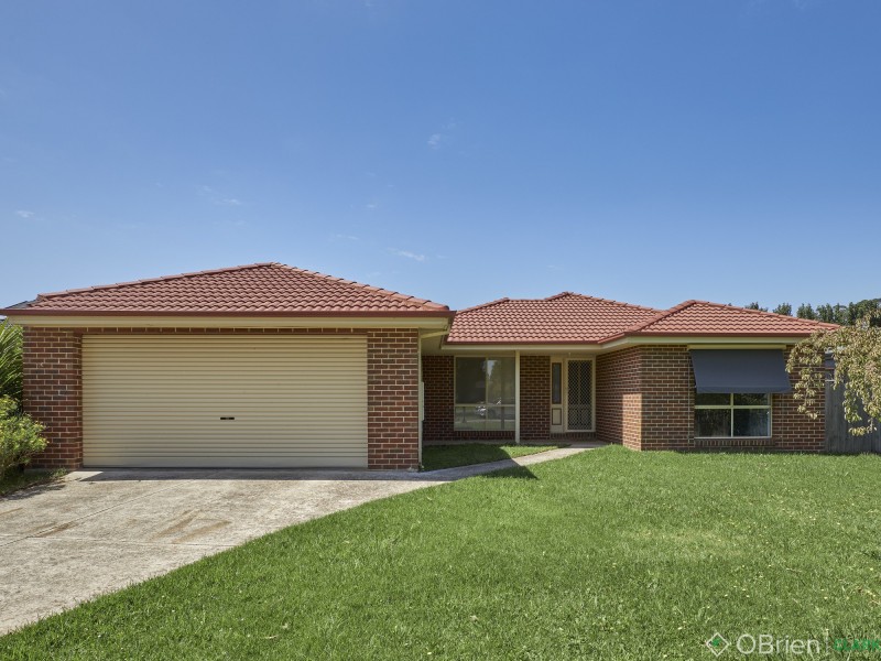 18 Clifford Drive, Drouin VIC 3818