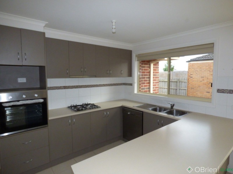 18 Clifford Drive, Drouin VIC 3818