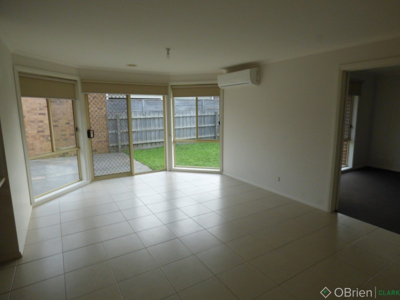 18 Clifford Drive, Drouin VIC 3818